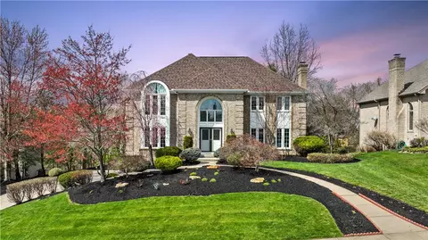 2306 Meadow Vue Dr, Moon Township, PA 15108