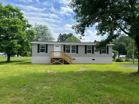 117 Red Bridge Ln, Franklin, PA 16323