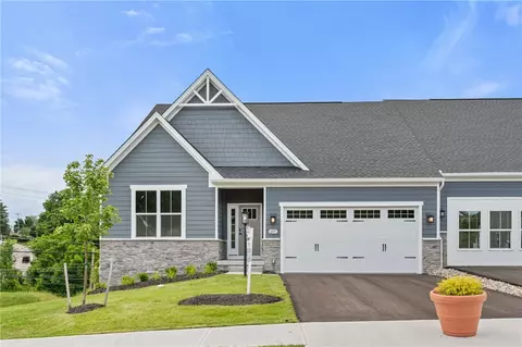 205 Mary Ln, Coraopolis, PA 15108