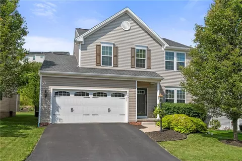 209 Heritage Dr, Oakdale, PA 15071