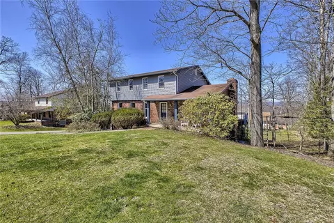 208 Westview Dr, Ligonier, PA 15658