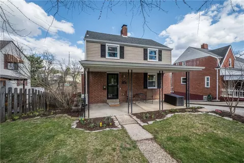 2633 Winchester Dr, Pittsburgh, PA 15220