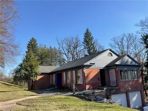 9 Windy Crest Dr, Beaver Falls, PA 15010