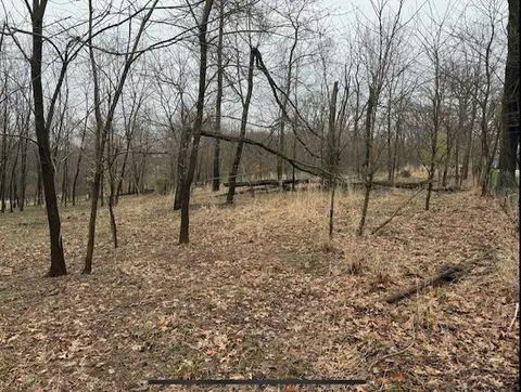 15 Mt Laurel Ln, Farmington, PA 15437