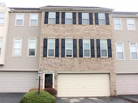 918 Royal Ct, Canonsburg, PA 15317