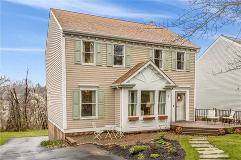 245 Deerfield Dr, Canonsburg, PA 15317