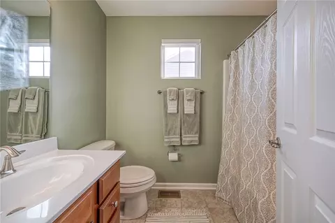 Bath - 204 Broadstone Dr, Mars, PA 16046 photo 4 of 4