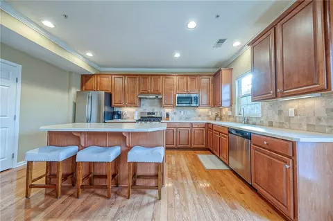 Kitchen - 204 Broadstone Dr, Mars, PA 16046 photo 2 of 2
