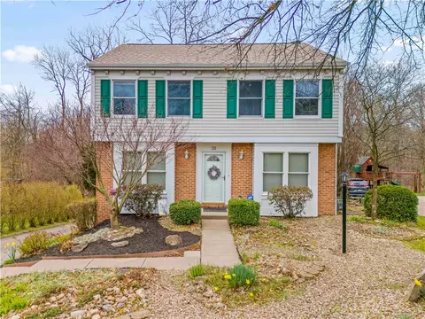 28 Pacers Ridge Dr, Canonsburg, PA 15317