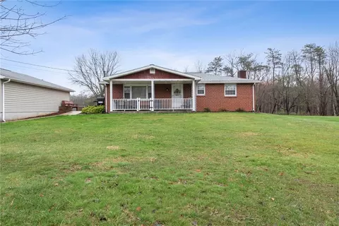 194 Flowers Rd, New Alexandria, PA 15670
