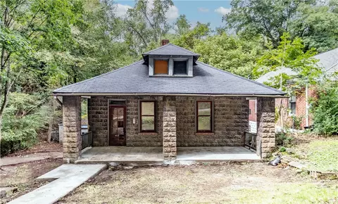 417 Braddock Rd, Pittsburgh, PA 15221
