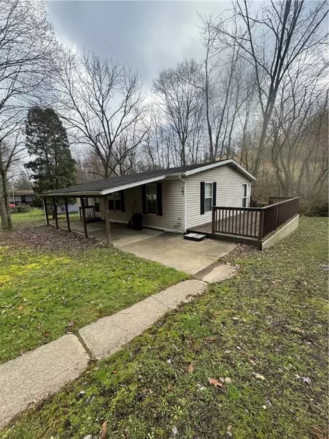 141 Little Creek Dr, Rochester, PA 15074