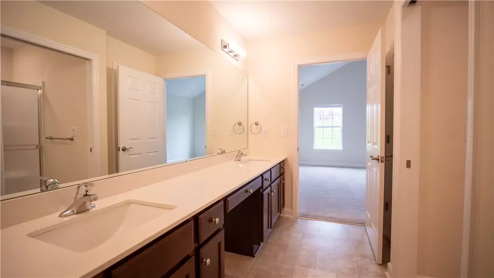 Bath - 1112 S Bluff Dr, Sarver, PA 16055 photo 3 of 4