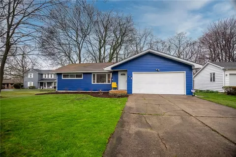 819 Lyle Dr, Hermitage, PA 16148