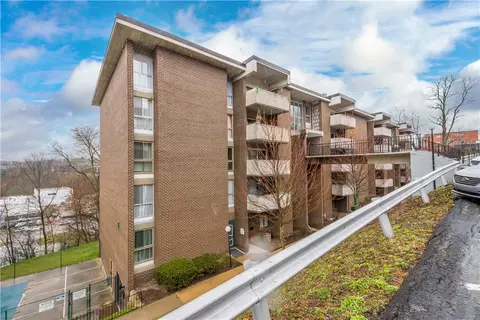 4006 Charlemagne Cir, Pittsburgh, PA 15237