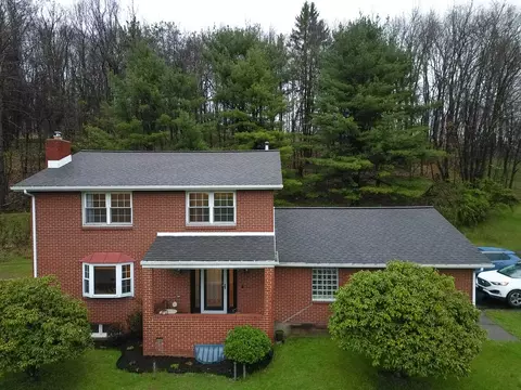 2899 Mcclintock Rd, White Oak, PA 15131