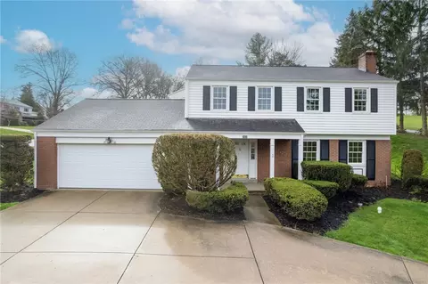 2422 Huntington Dr, Pittsburgh, PA 15241