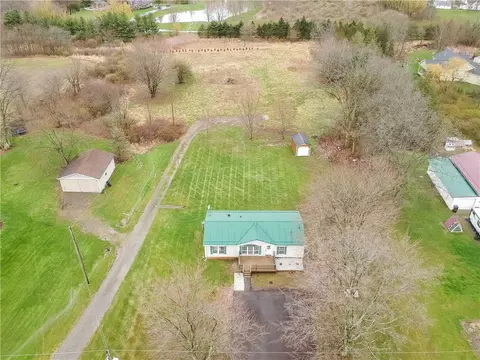 140 Mccaslin Rd, New Castle, PA 16101
