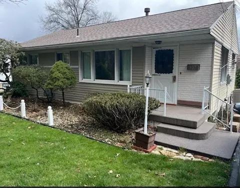 907 E Ketler Dr, Grove City, PA 16127