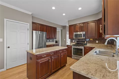 Kitchen - 234 Cliffside Dr, Mars, PA 16046 photo 3 of 5