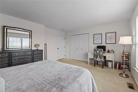 Bedroom - 234 Cliffside Dr, Mars, PA 16046 photo 4 of 8