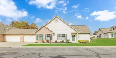 1038 Timberwood Dr, Beaver Falls, PA 15010