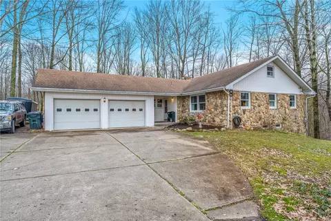 433 E Maitland Ln, New Castle, PA 16105