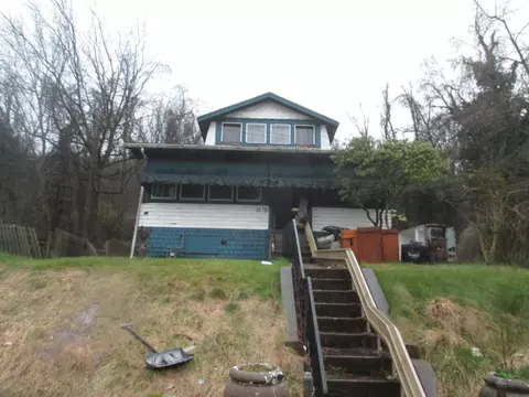 1070 Blackadore St, Pittsburgh, PA 15221