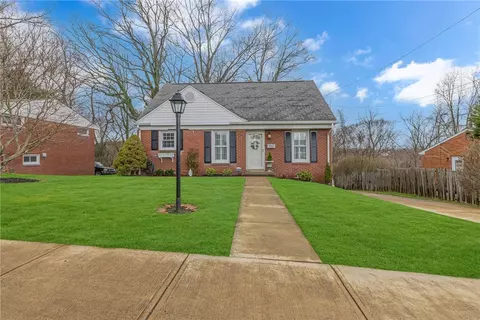 5020 Clifton Dr, Aliquippa, PA 15001