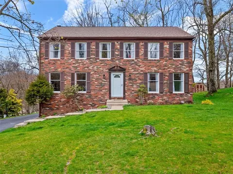 429 Limestone Dr, Bethel Park, PA 15102