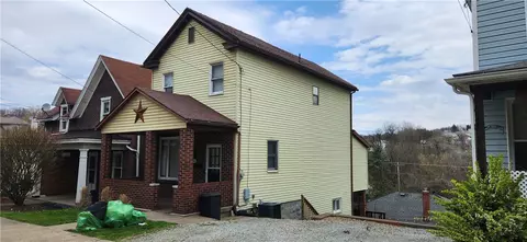 242 N 5th St, Jeannette, PA 15644