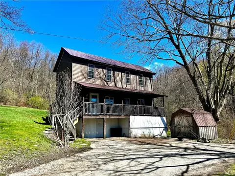 450 3rd St, Ernest, PA 15739
