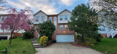 266 Hooks Ln, Canonsburg, PA 15317