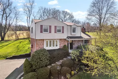 1225 Lake Vue Dr, Butler, PA 16002