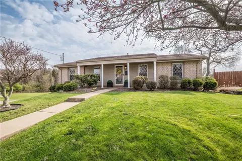 138 Homeridge Ln, Homestead, PA 15120