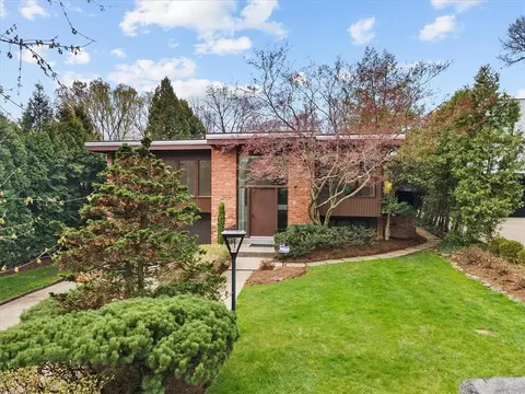 5897 Devereaux Ln, Pittsburgh, PA 15232