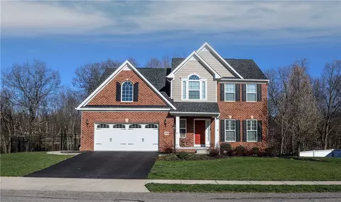 319 Park Edge Dr, Clinton, PA 15026