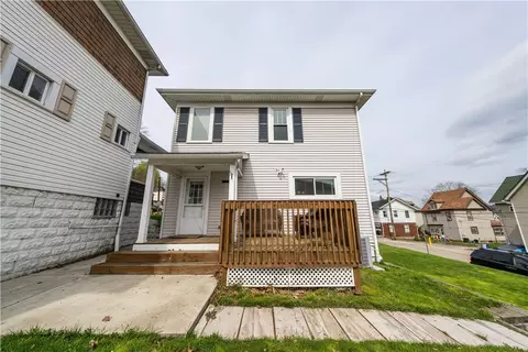 Exterior - 815 Maple St, Coraopolis, PA 15108 photo 6 of 8