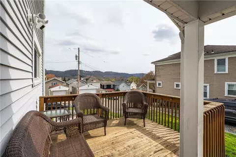 Exterior - 815 Maple St, Coraopolis, PA 15108 photo 5 of 8