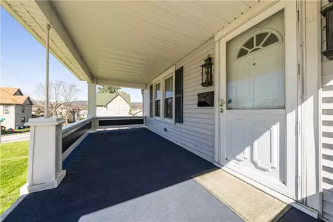 Exterior - 815 Maple St, Coraopolis, PA 15108 photo 2 of 8