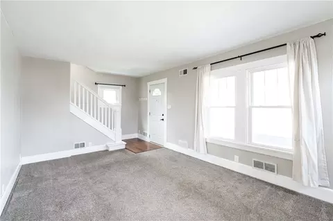 Living - 815 Maple St, Coraopolis, PA 15108 photo 1 of 3