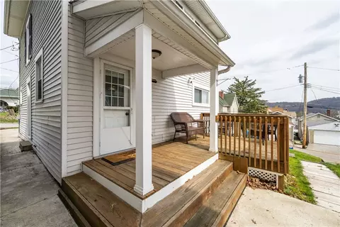 Exterior - 815 Maple St, Coraopolis, PA 15108 photo 4 of 8