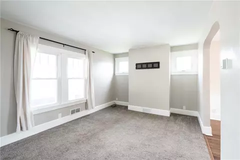 Living - 815 Maple St, Coraopolis, PA 15108 photo 2 of 3