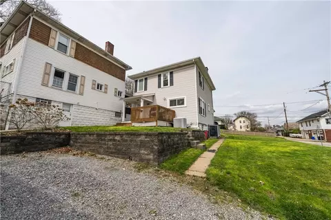Exterior - 815 Maple St, Coraopolis, PA 15108 photo 7 of 8