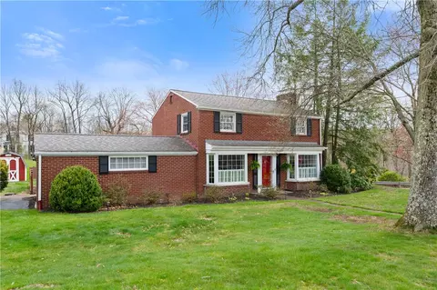 411 Rosebriar Dr, Glenshaw, PA 15116