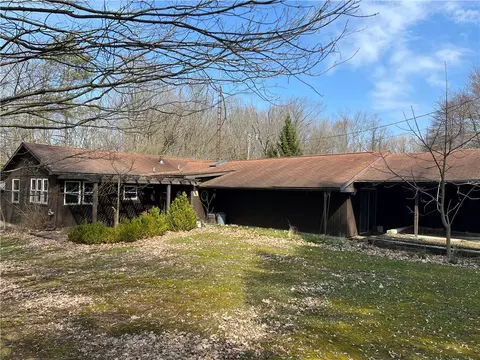 6059 Thompson Dr, Jamestown, PA 16134
