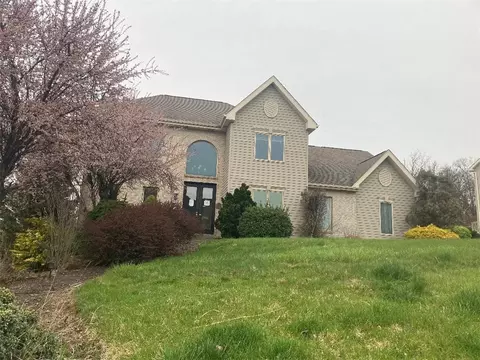 933 Douglas Dr, Pittsburgh, PA 15239