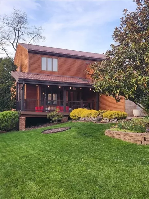 229 Sycamore Ridge Dr, Springdale, PA 15144