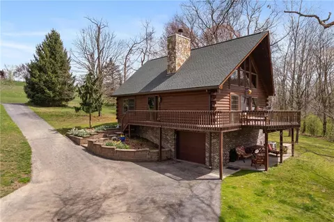 808 Locust Woods Ln, Tarentum, PA 15084