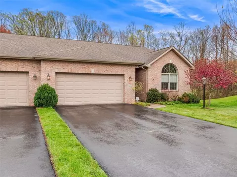 1074 Cross Creek Dr, Uniontown, PA 15401